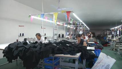 扶貧車間開(kāi)在家門口 鄉(xiāng)親增收好幾萬(wàn)